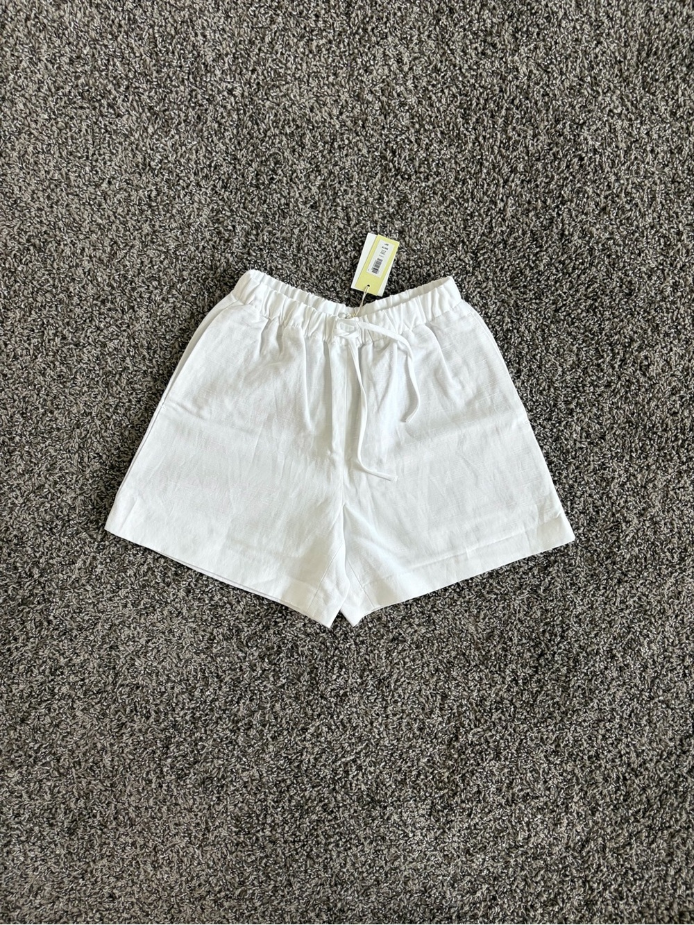 Aritzia The Lodge Short Mid-Thigh - CruiseLinen in white, size XXS - Picture 7 of 7